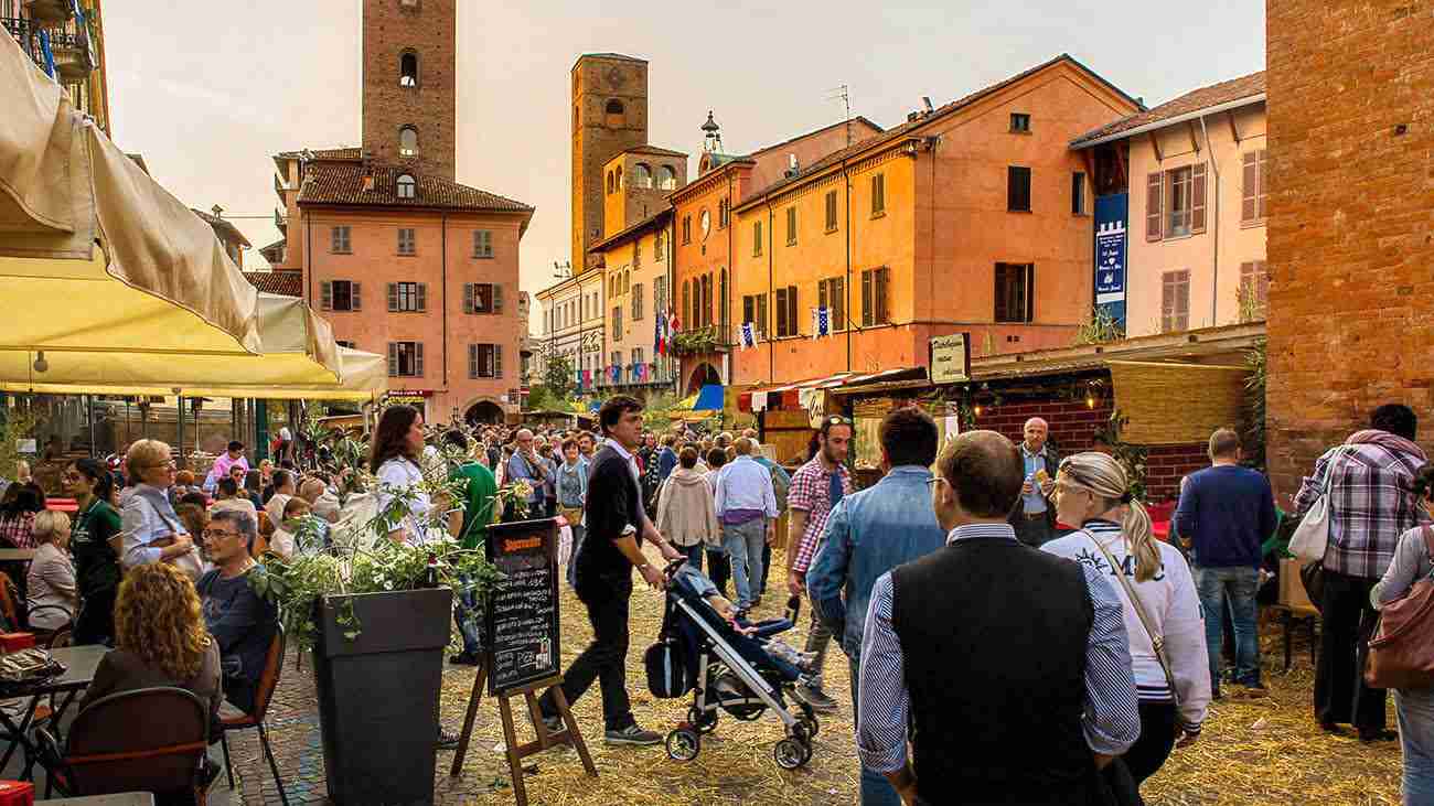 Stand enogastronomici sagra autunno Piemonte. alendario Sagre e Fiere in Piemonte 2025